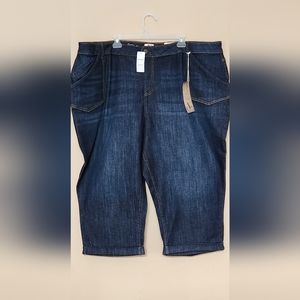 NWT - Penningtons curvy fit denim capris jeans, size 30